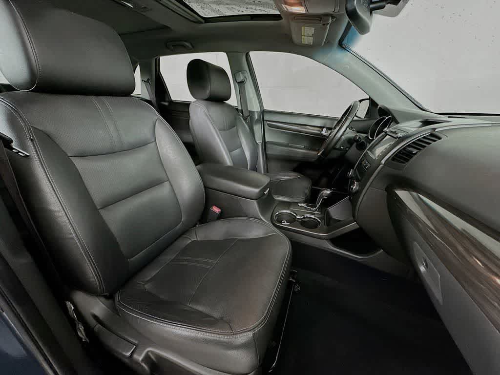 Thumbnail: 2011 Kia Sorento - 14