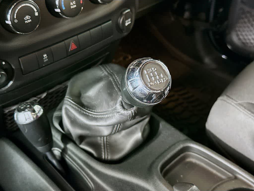 Thumbnail: 2016 Jeep Wrangler - 18