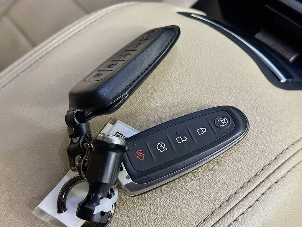 Thumbnail: 2014 Ford Taurus - 21