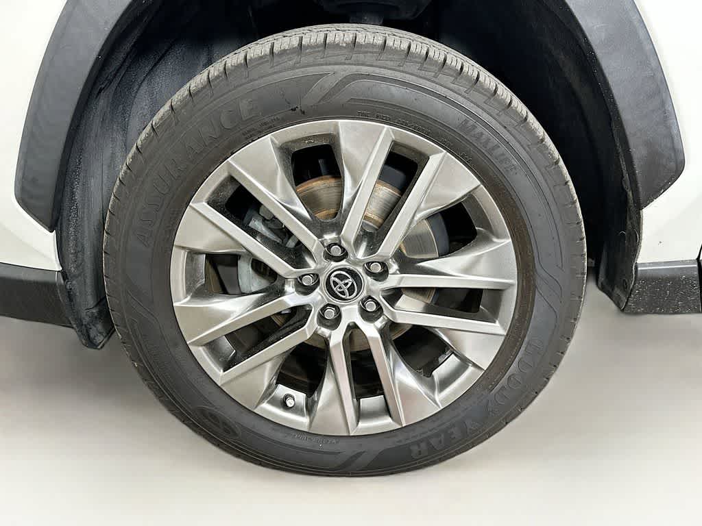 Thumbnail: 2021 Toyota RAV4 - 8