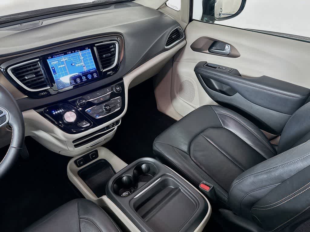 Thumbnail: 2017 Chrysler Pacifica - 11