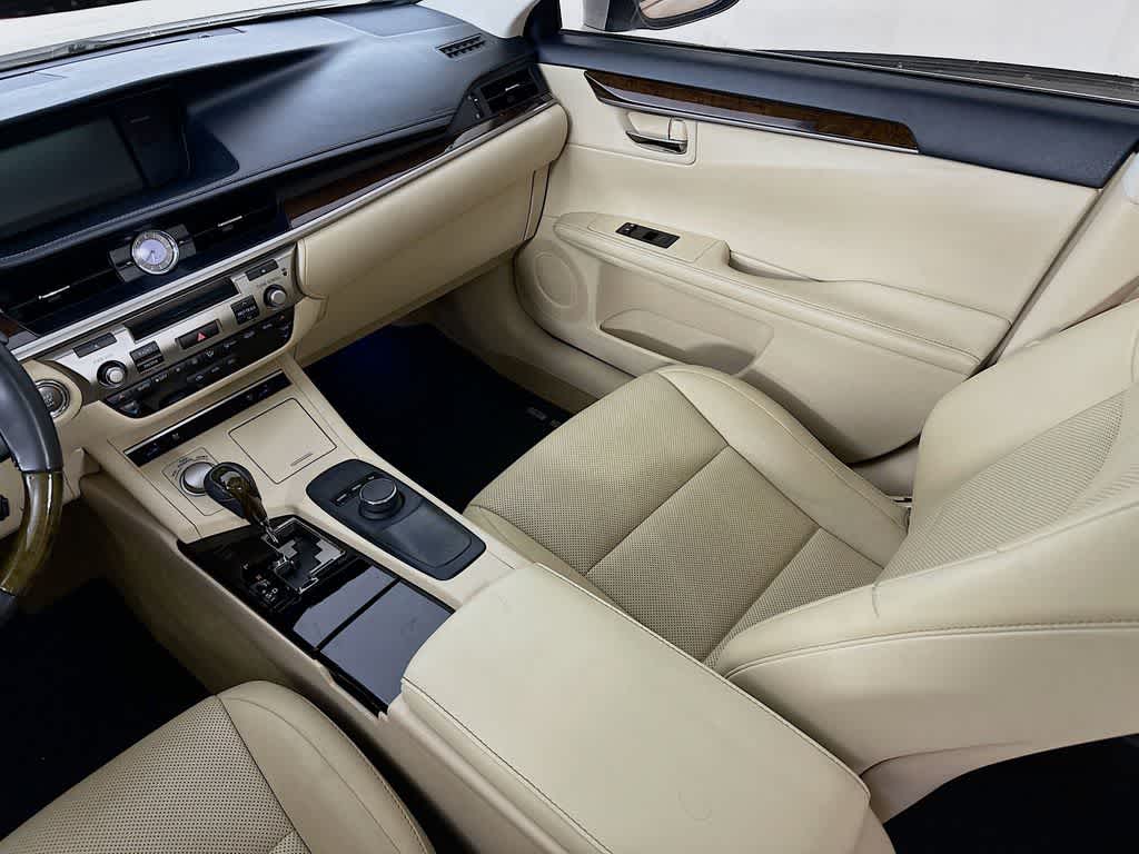 Thumbnail: 2015 Lexus ES - 11