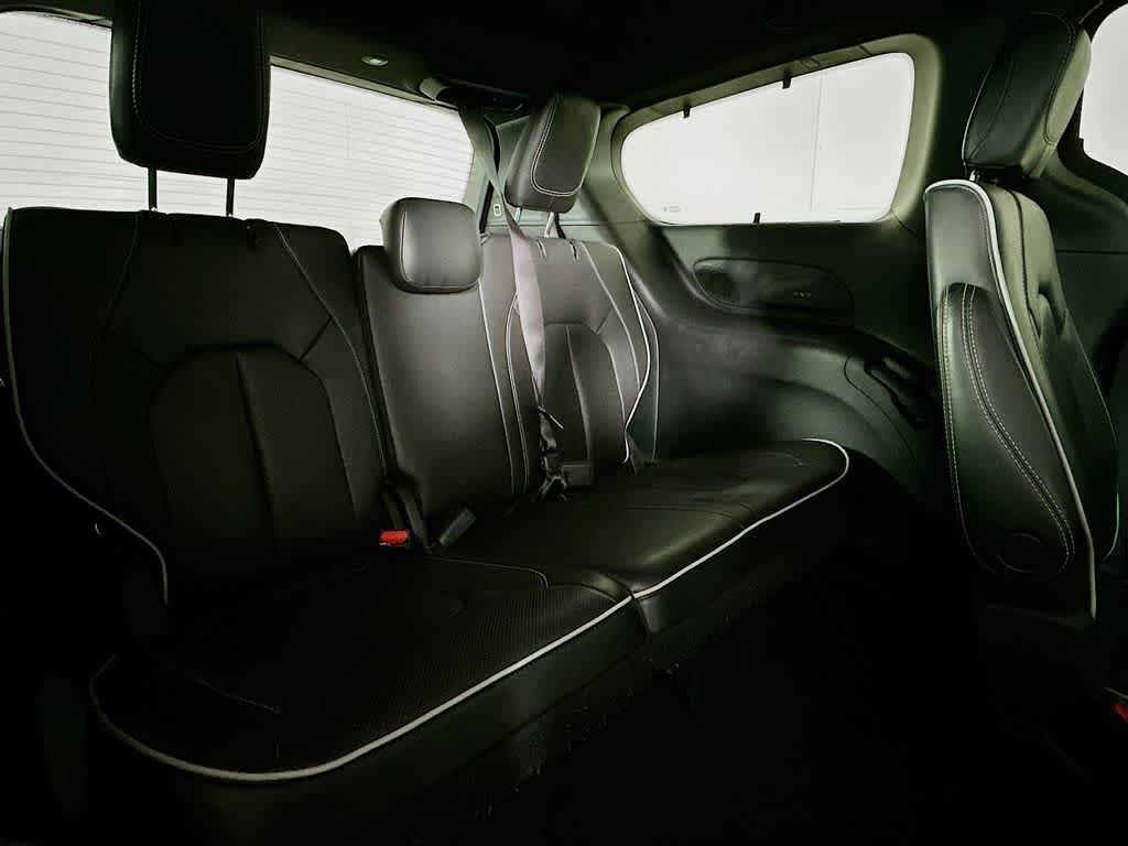 Thumbnail: 2022 Chrysler Pacifica - 34