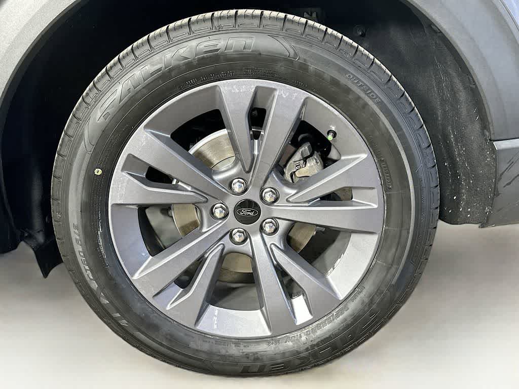 Thumbnail: 2022 Ford Explorer - 8