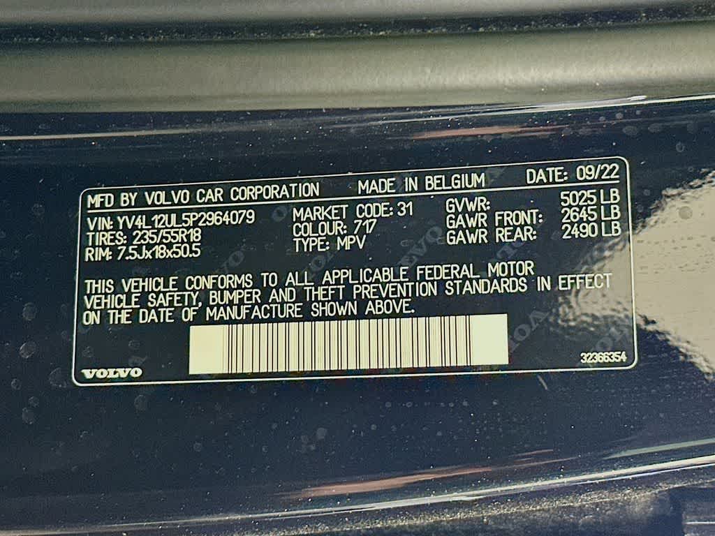 Thumbnail: 2023 Volvo XC40 - 22