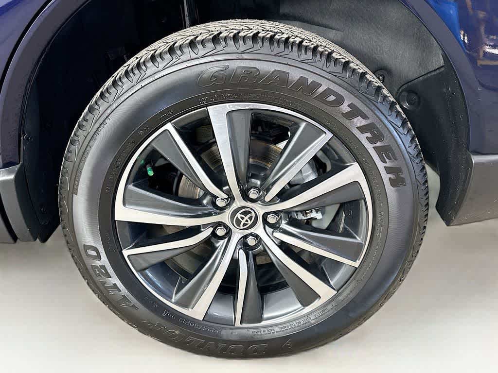 Thumbnail: 2023 Toyota Venza - 8