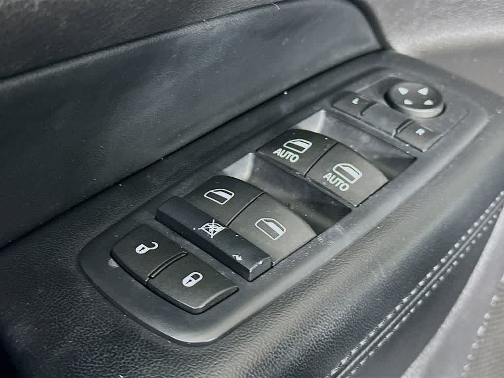 Thumbnail: 2015 Jeep Grand Cherokee - 28