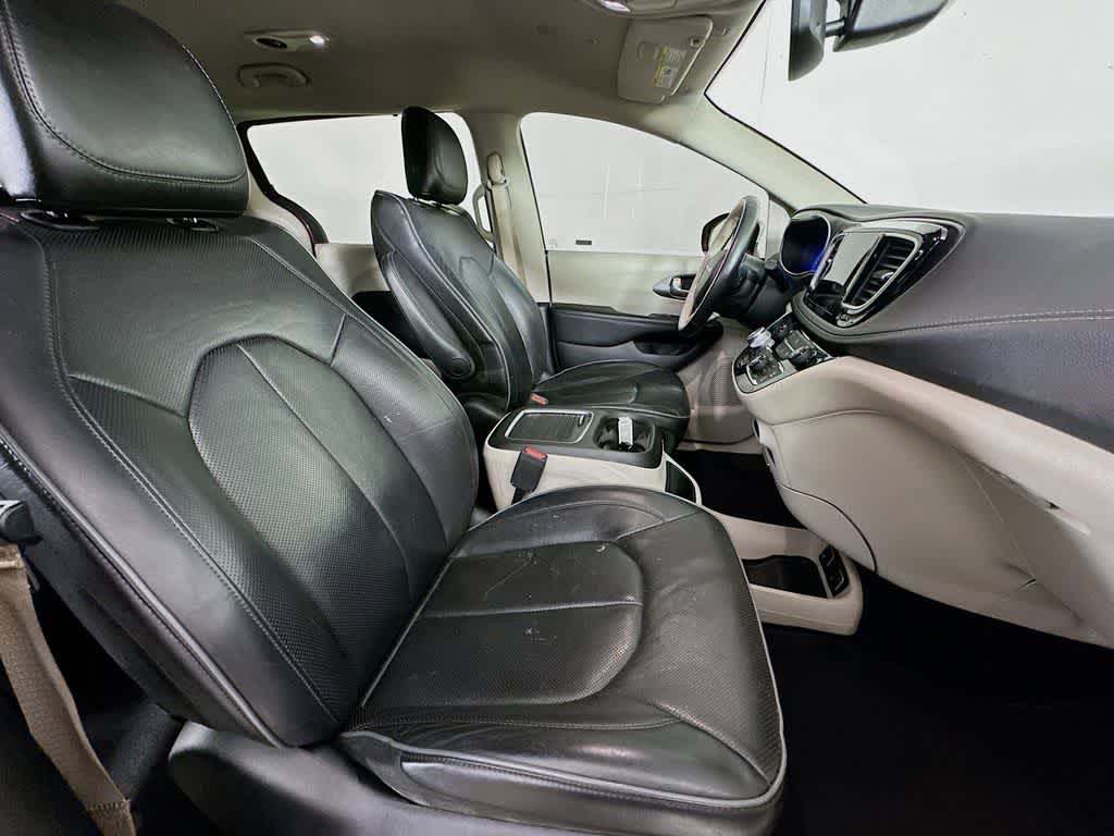 Thumbnail: 2019 Chrysler Pacifica - 15