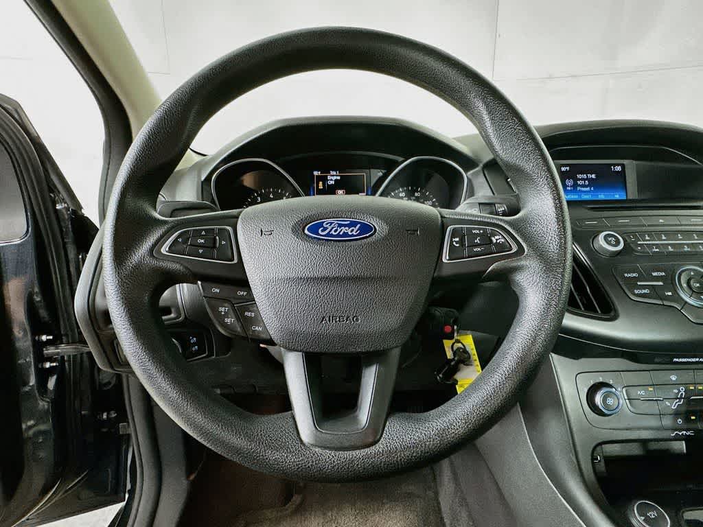 Thumbnail: 2015 Ford Focus - 15