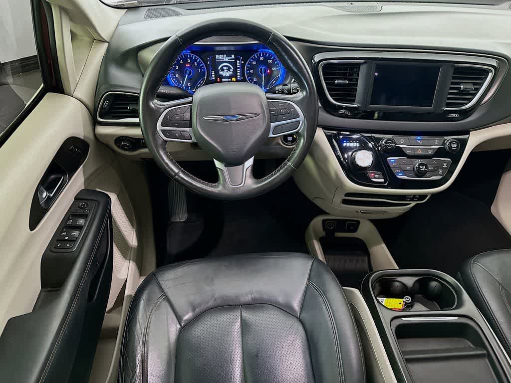 Thumbnail: 2020 Chrysler Pacifica - 10