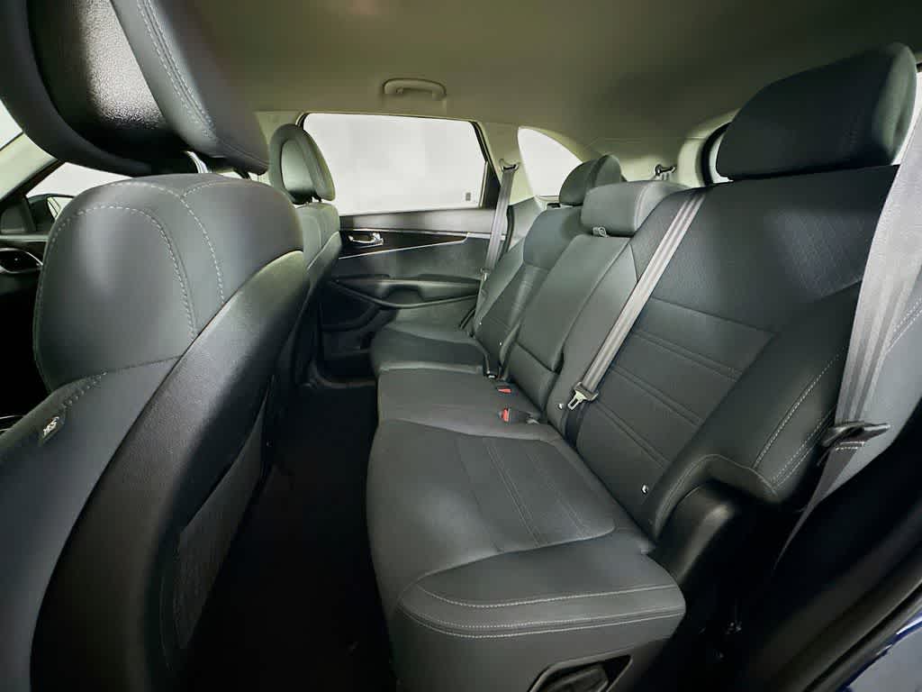 Thumbnail: 2016 Kia Sorento - 14