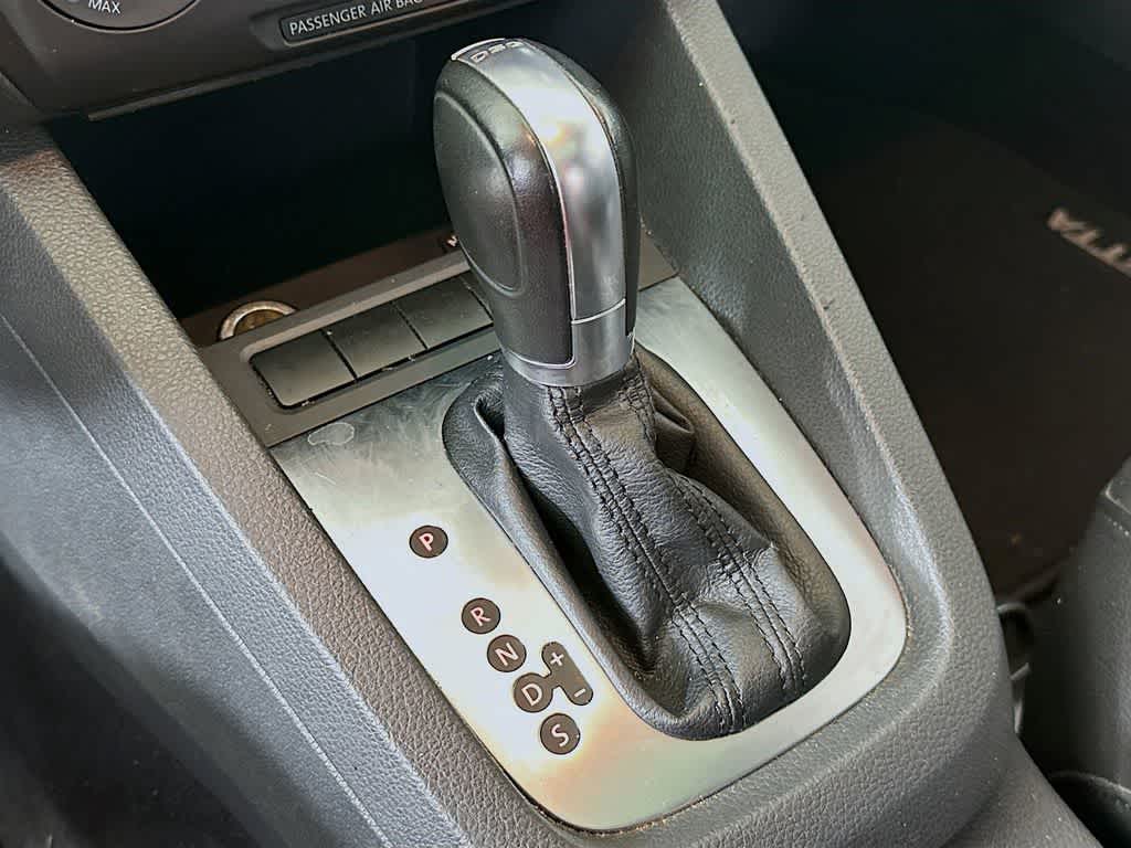 Thumbnail: 2013 Volkswagen Jetta - 17