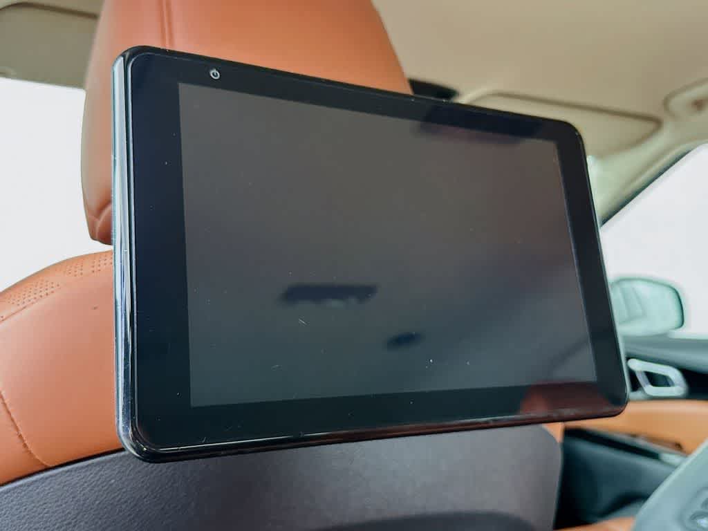 Thumbnail: 2022 Kia Carnival - 32