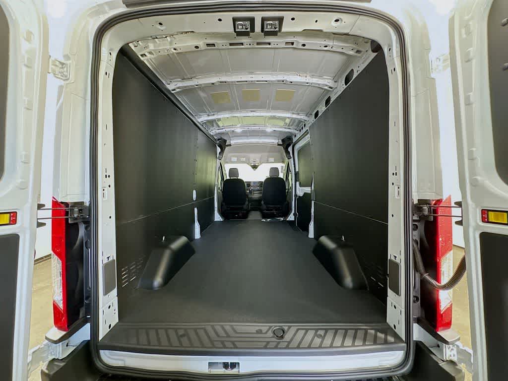 2025 Ford Transit Series 250 18