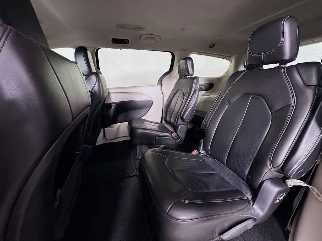 Thumbnail: 2021 Chrysler Voyager - 13