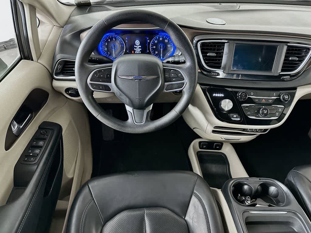 Thumbnail: 2021 Chrysler Voyager - 9