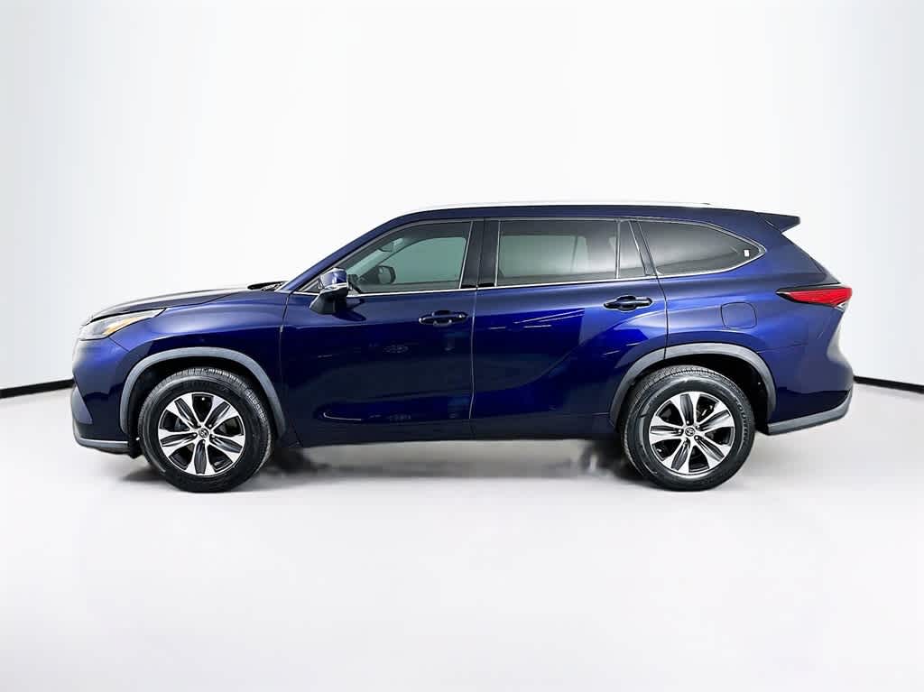 2022 Toyota Highlander XLE 3