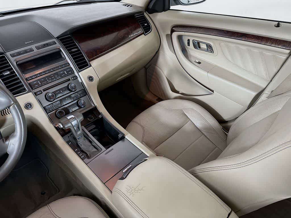 Thumbnail: 2010 Ford Taurus - 11