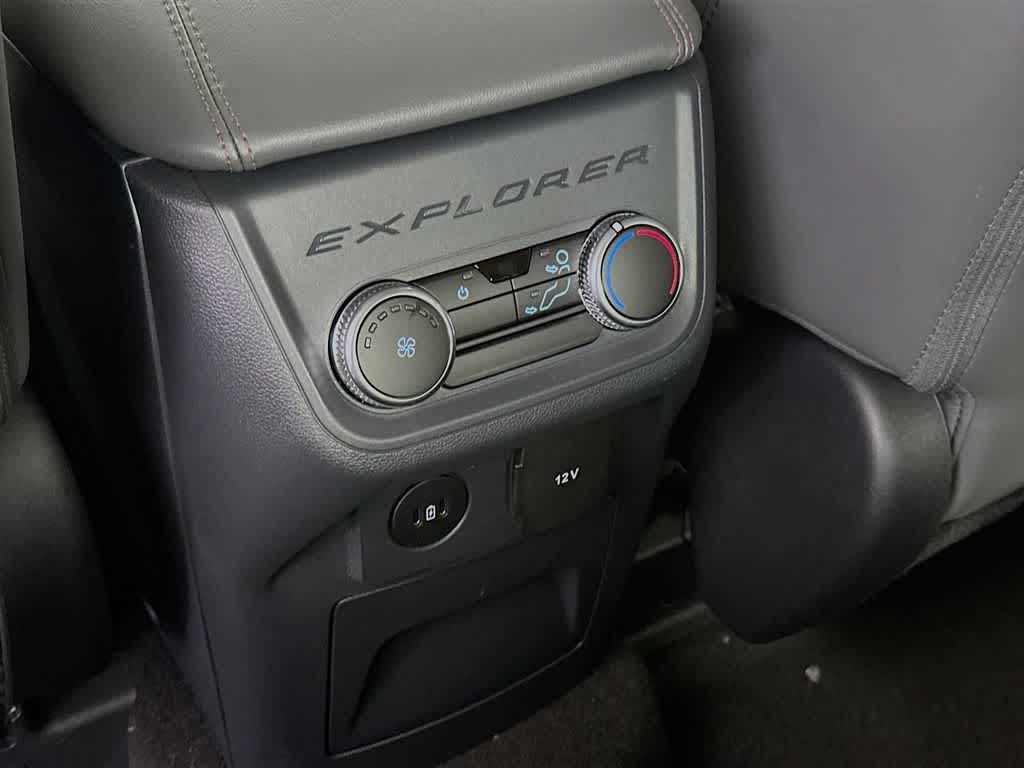 2025 Ford Explorer Active 31