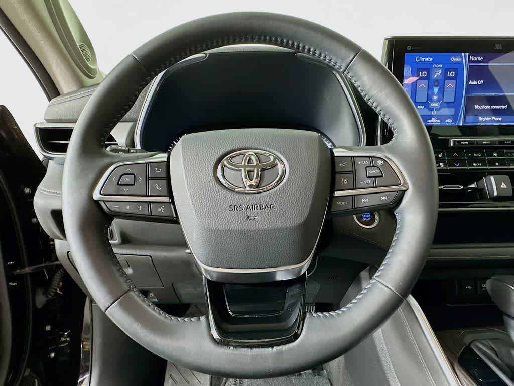 Thumbnail: 2021 Toyota Highlander - 16