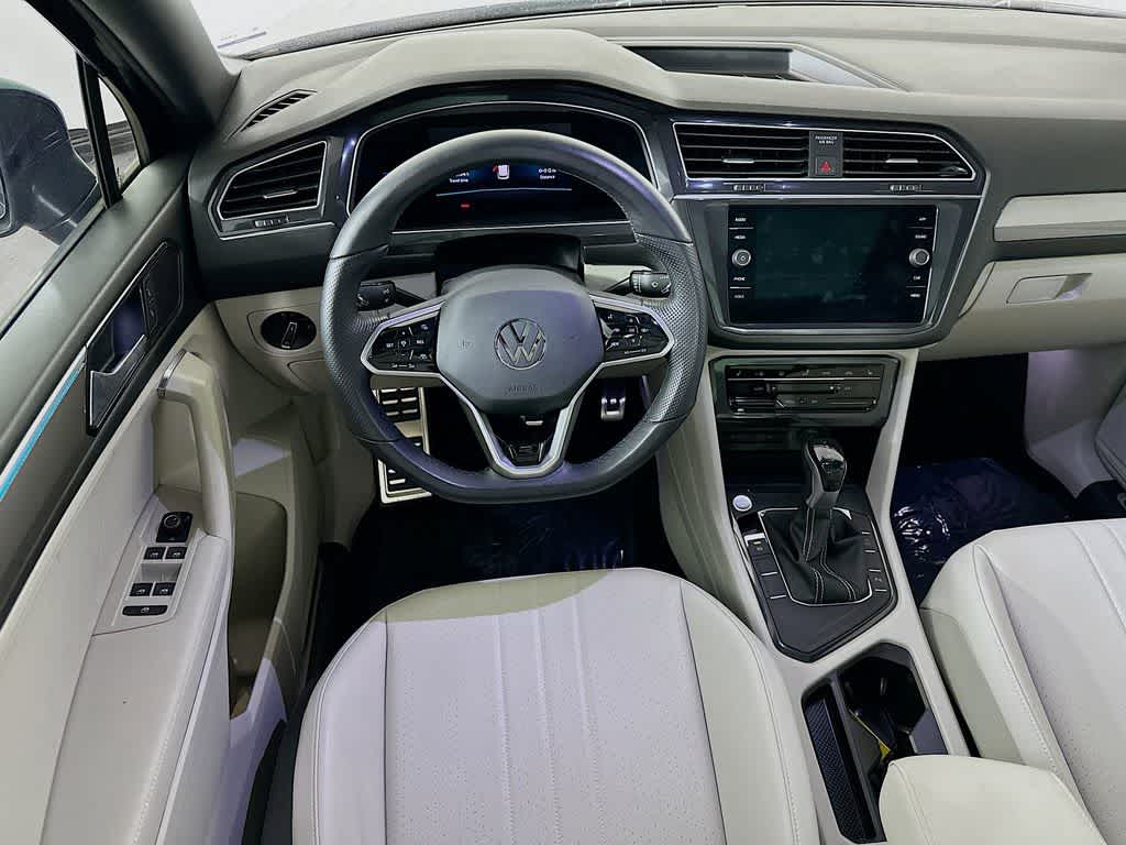 Thumbnail: 2023 Volkswagen Tiguan - 10