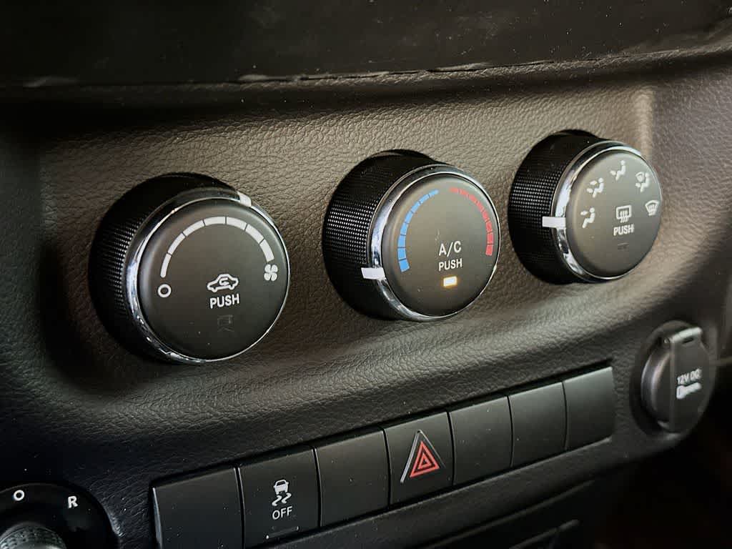 Thumbnail: 2016 Jeep Wrangler - 17