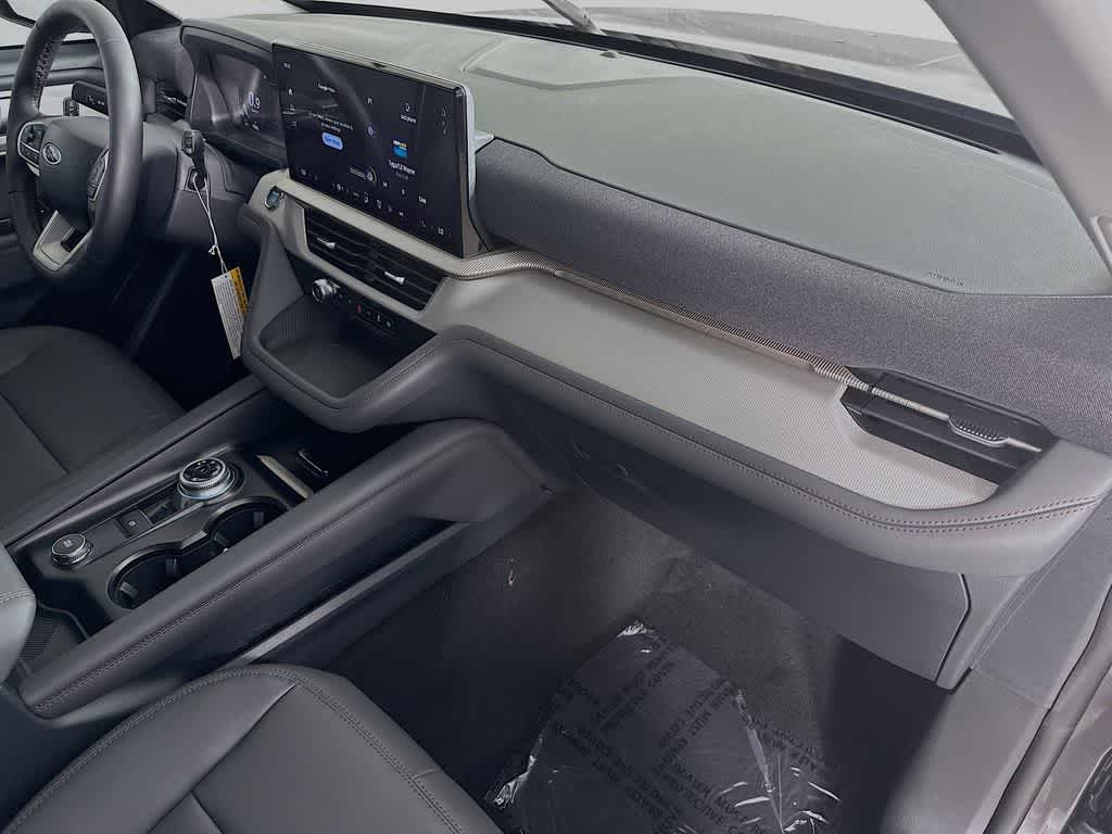 2025 Ford Explorer Active 33