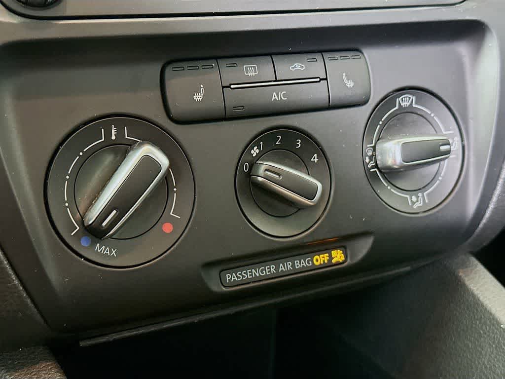 Thumbnail: 2013 Volkswagen Jetta - 30