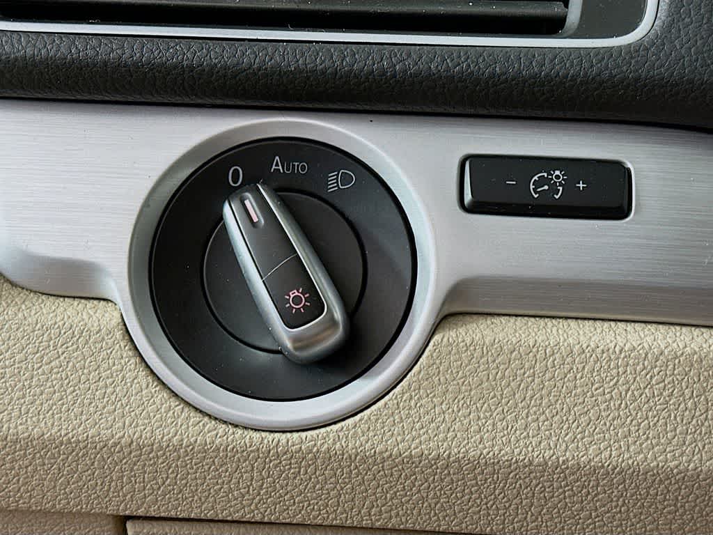 Thumbnail: 2013 Volkswagen Passat - 27