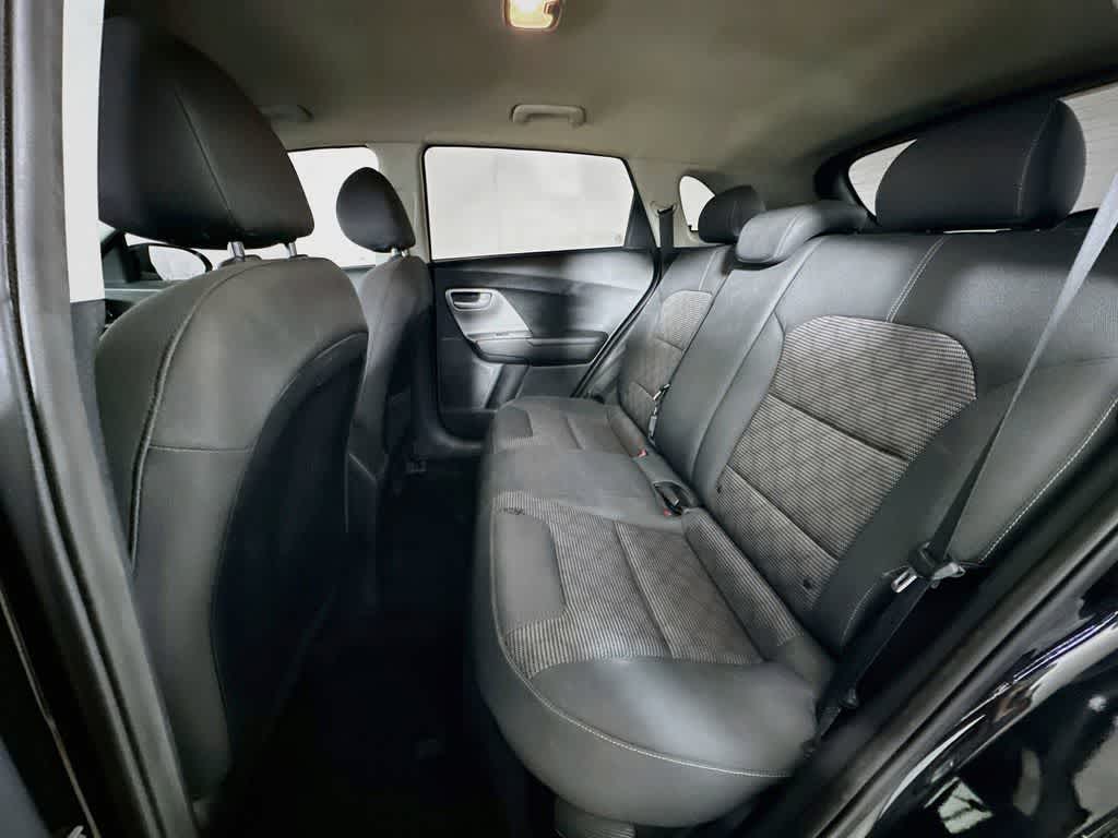 Thumbnail: 2020 Kia Niro - 13