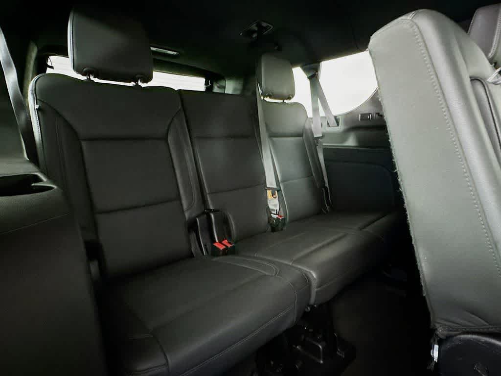 2023 Chevrolet Suburban LT 32