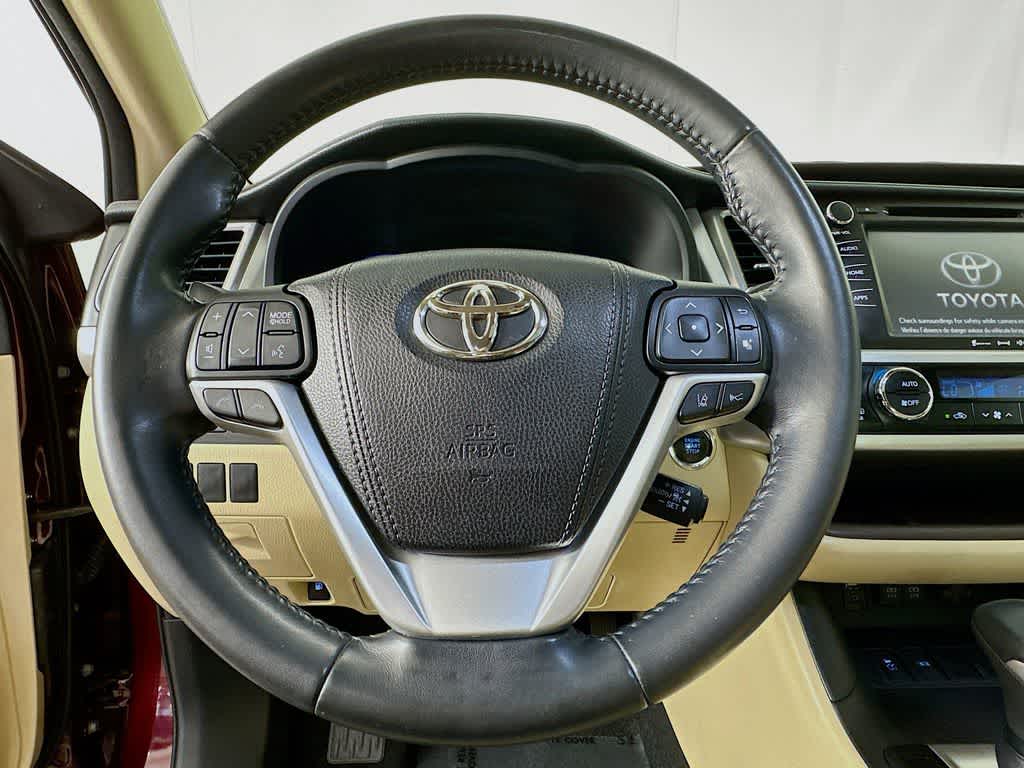 Thumbnail: 2018 Toyota Highlander - 16