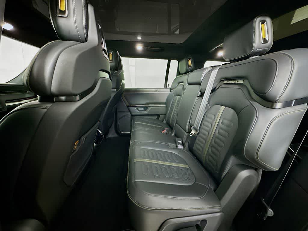 Thumbnail: 2025 Rivian R1S - 13