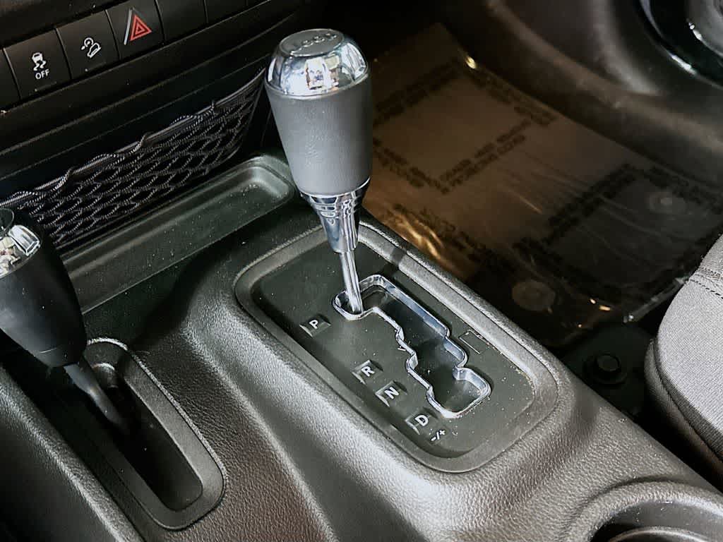 Thumbnail: 2015 Jeep Wrangler - 18