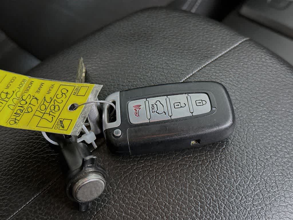 Thumbnail: 2011 Kia Sorento - 21