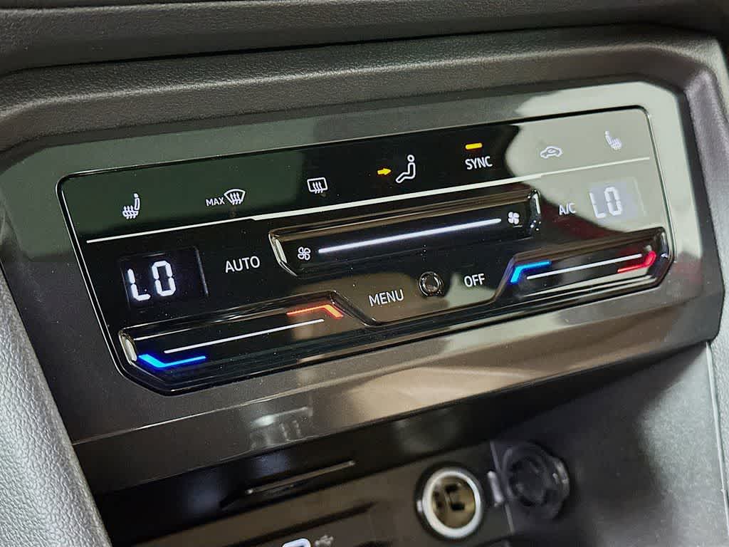 Thumbnail: 2024 Volkswagen Tiguan - 18