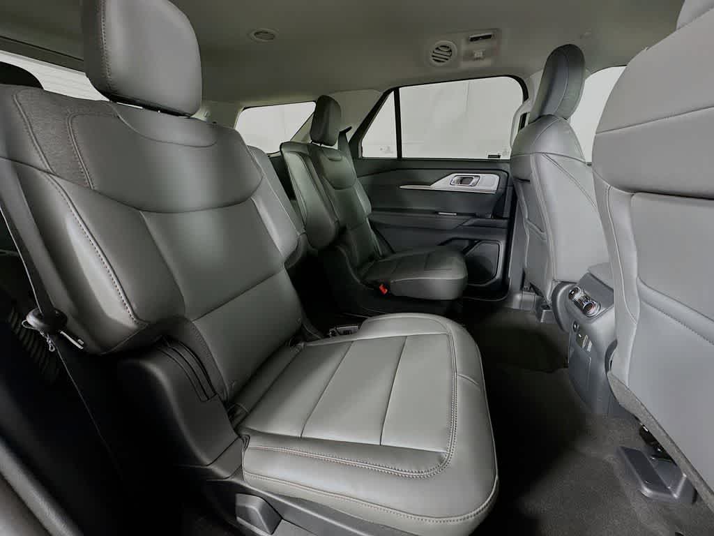 Thumbnail: 2025 Ford Explorer - 32