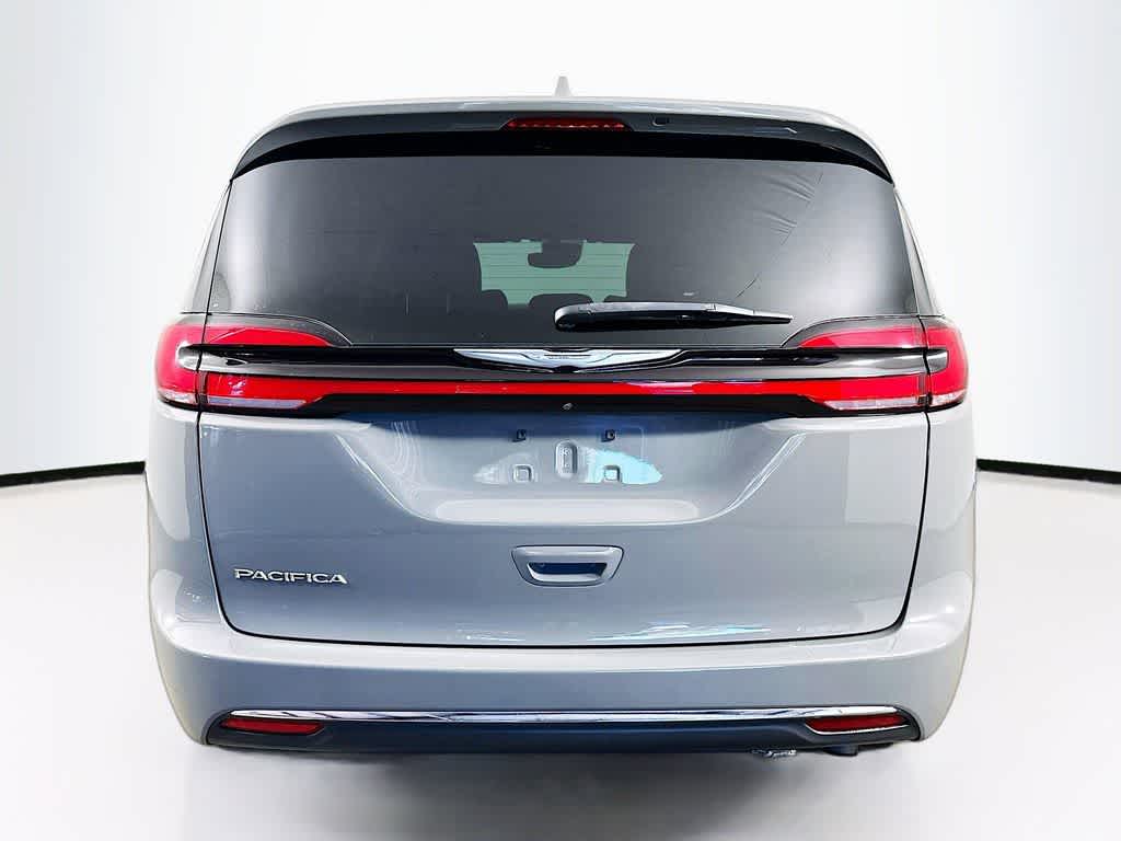 Thumbnail: 2022 Chrysler Pacifica - 5