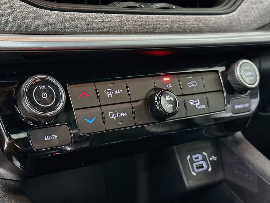 Thumbnail: 2023 Jeep Compass - 17