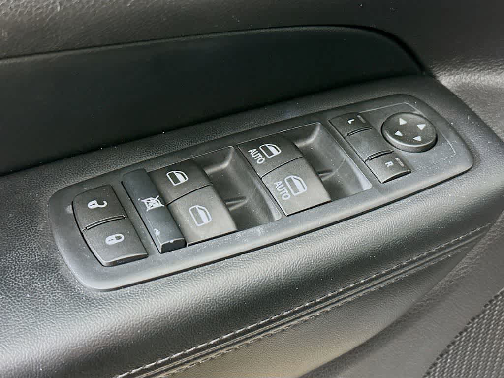 Thumbnail: 2015 Jeep Grand Cherokee - 28