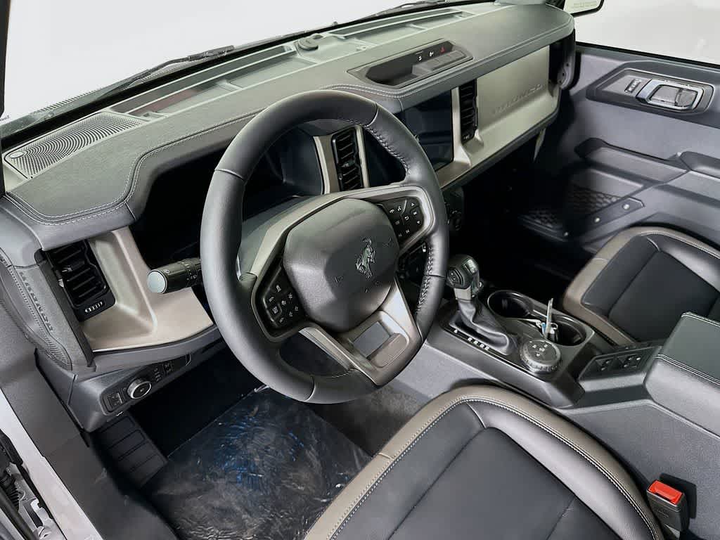 2025 Ford Bronco Outer Banks 2