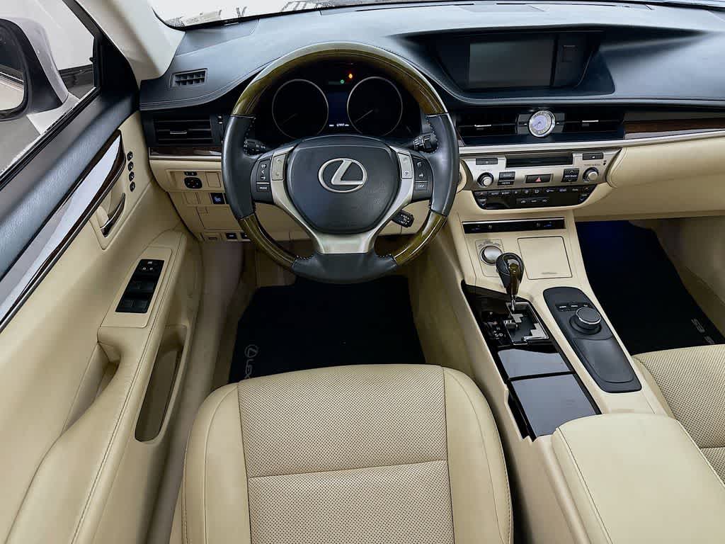 Thumbnail: 2015 Lexus ES - 10
