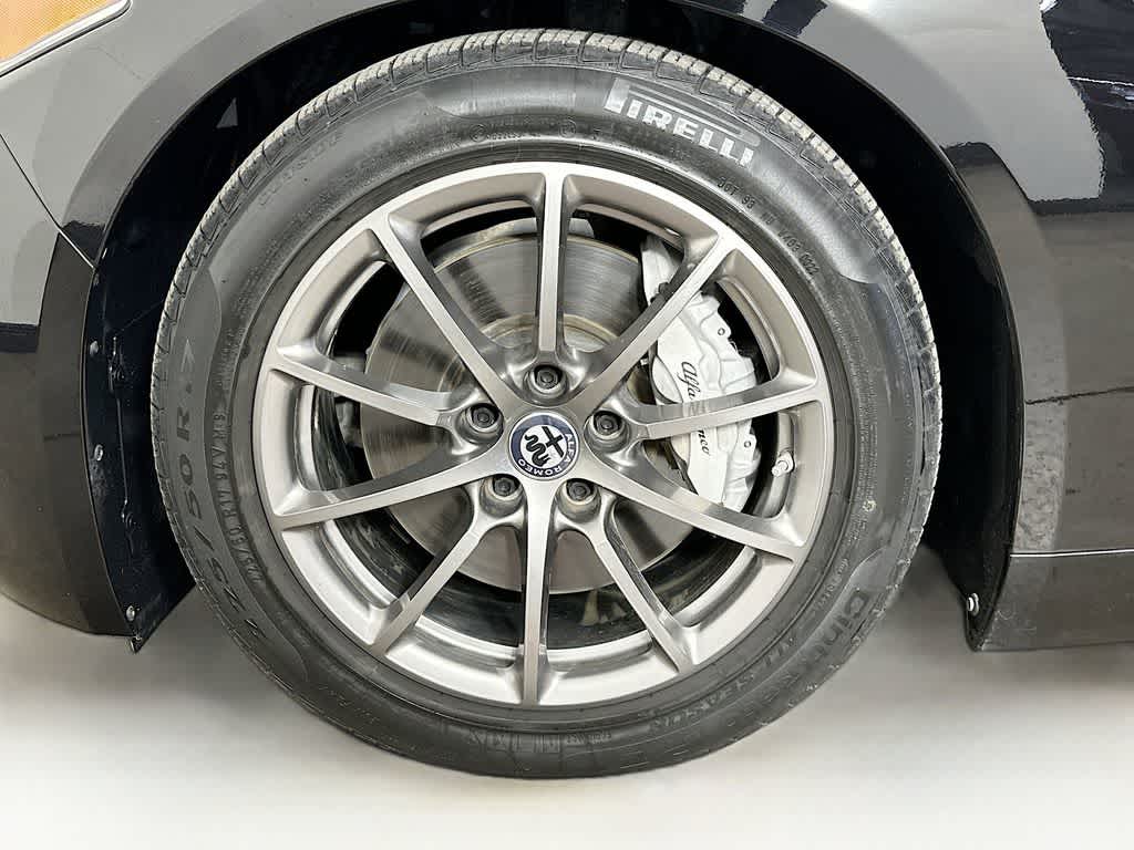 Thumbnail: 2018 Alfa Romeo Giulia - 8