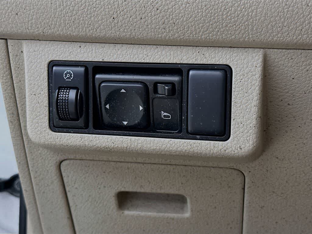 Thumbnail: 2009 Nissan Versa - 25
