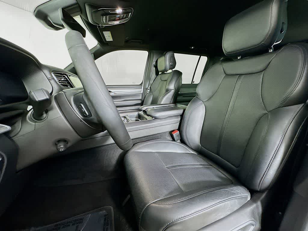 Thumbnail: 2023 Jeep Wagoneer - 12