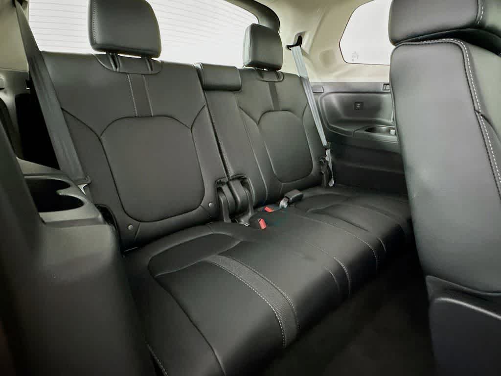 2025 Honda Pilot Touring 32