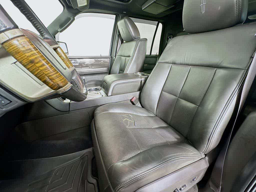 2010 Lincoln Navigator  12