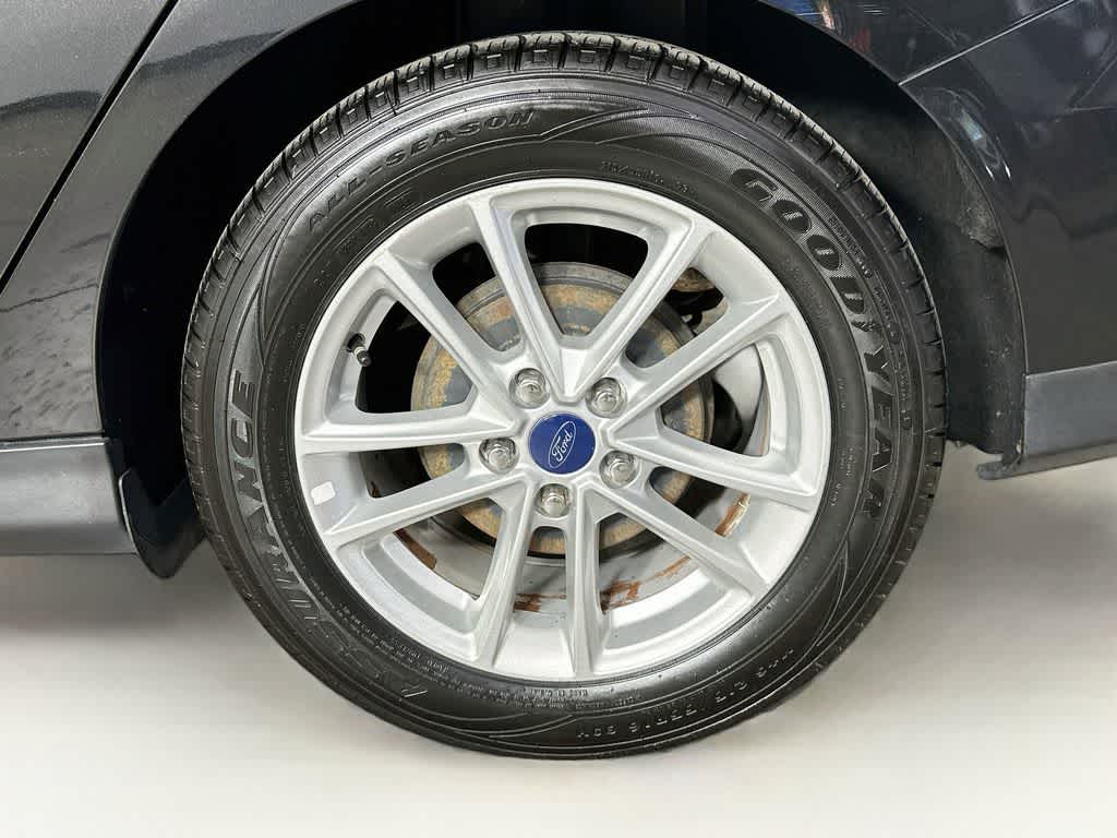 Thumbnail: 2015 Ford Focus - 8