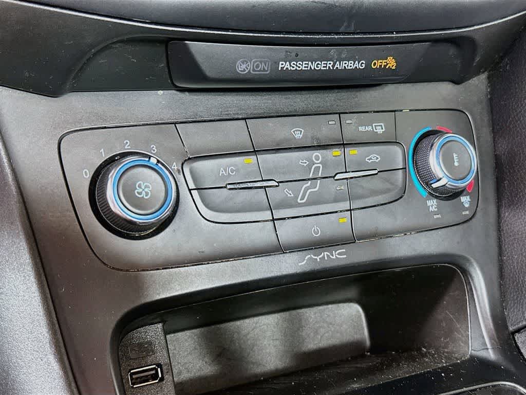 Thumbnail: 2015 Ford Focus - 17
