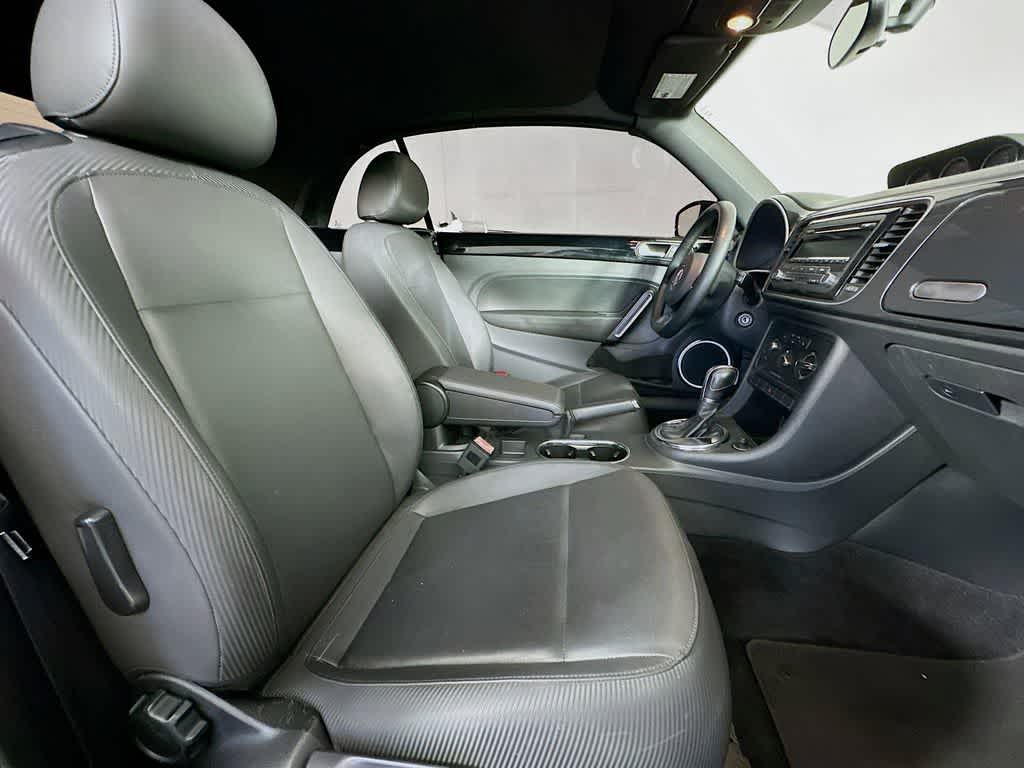 Thumbnail: 2013 Volkswagen Beetle - 14